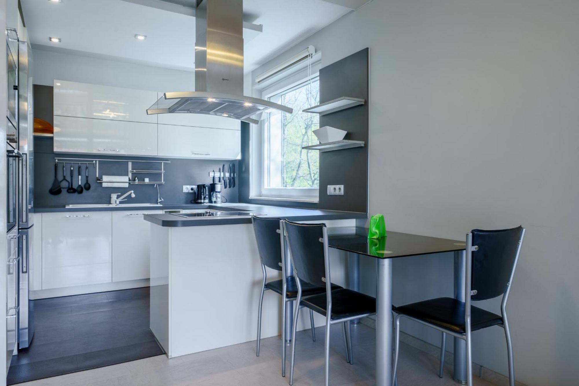 Private Apartment *